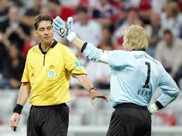 Profesyonel bir spor bilimcisi olan gräfe, berlin'de yaşıyor. Bundesliga Schiedsrichter Manuel Grafe Hatte Angst Vor Oliver Kahn