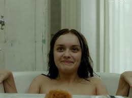 Olivia Cooke Topless In Bathtub In The Quiet Ones - Photo 6 - Nude