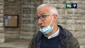 La7 a Carenno per raccontare l'appello e la sofferenza di monsignor Angelo  Riva