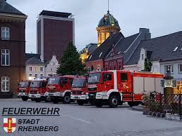 Um weitere einsätze anzuzeigen, treffen sie oben eine auswahl. Feuerwehr Rheinberg Einsatze 12 12 2020 Die Feuerwehr Rheinberg Wurde Heute Im Tagesverlauf Zu Insgesamt Vier Einsatzen Alarmiert Gegen 14 00 Uhr Wurde Eine Olspur In Budberg Gemeldet Hier Wurden Durch Die Einsatzkrafte Gefahrenstellen