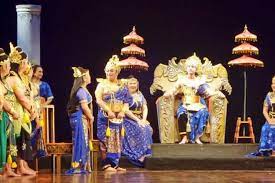 Berikut ini merupakan contoh benda seni rupa terapan yang termasuk benda hiasan, kecuali. Teater Tradisional Ciri Ciiri Jenis Unsur Dan Contohnya Halaman All Kompas Com