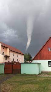 Definition, rechtschreibung, synonyme und grammatik von 'tornado' auf duden online nachschlagen. Mutmasslicher Tornado Am Tornadoliste Deutschland Facebook