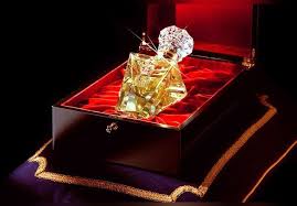 $2,5 milliards le divorce d'alec wildenstein, un milliardaire français avec sa femme, jocelyn wildenstein. Ce Parfum Est L Un Des Plus Chers Au Monde Son Prix Est Vertigineux