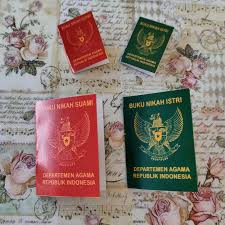 Mirisnya, menurut pengakuan sang istri sah ia menjelaskan bahwa ia dan suaminya sedang tidak sedang dalam perceraian ataupun di talak oleh suaminya. Replika Buku Nikah Suami Istri Bahan Mahar Hiasan Mahar Seserahan Shopee Indonesia