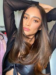 We'll look at some of the best feathered hair ideas one of the best feathered hairstyle is a feathered bob, and getting a bob is one of the ways that you can. Feathered Hair Is Back And These 21 Chic Looks Prove It Who What Wear Uk
