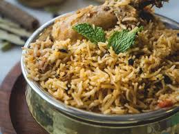 Antaranya ialah nasi berani berlaukkan daging beriani, ayam masak merah, acar timun nenas mentah, laksa siam dan steamboat. 4xhjcvmuluruym
