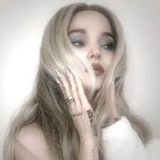 Bonnie Dove's Instagram, Twitter & Facebook