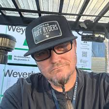 Challenge #1 today is going to be a tasty one!! The “Turning Blue” Burger  Challenge at The Cannon Brew Pub in Columbus, Georgia!! I'll have 30  minutes to finish a triple burger