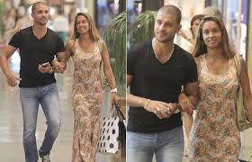 O colunista leo dias divulgou fotos de paolla oliveira e diogo nogueira juntos, no rio de janeiro, na manhã deste domingo (27). Diogo Nogueira Vai As Compras Com A Mulher O Fuxico
