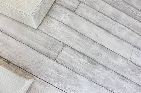 Il parquet non è solo il parquet tradizionale disegno chevron è tra i pavimenti in legno storici che meglio racconta quel. Parquet Flottante Perche Si Maro Cristiani
