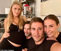 Auf den entstandenen fotos war der babybauch der fußballerfreundin bestens zu sehen. Ben Foden Ist Schwanger Neue Frau Jackie Belanoff Smith Zeigt Ihren Babybauch In Gemutlichen Selfie Aktuelle Boulevard Nachrichten Und Fotogalerien Zu Stars Sternchen