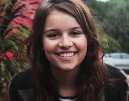 Camila und Pichu sind auf der weiterführenden Schule I KHW