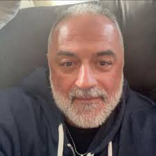 Looking for a fun restaurant with live music nearby?