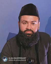 Gleich wird der Imam und Theologe Adil Khalid eine Rede über das Thema  "Mein Glaube, meine Identität" halten., Schalten Sie LIVE ein.