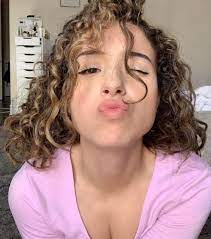 Who is this curly headed cutie? - Pokimane 1448707 › NameThatPorn.com