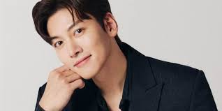 The mysterious woman in the photo is revealed! Plus, the shocking truth  behind Kwon Seon Yul's intentions! ["Wonderful World ep. 8]