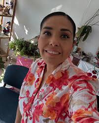 Cuando constelamos grupalmente, es una serie de capítulos que nos llevan a  una conciencia mayor…. Hoy les comparto algunas frases que resumen la  sanación sistémica colectiva: “Cuando el esclavo se enamora del