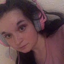 Amber Einerson's Instagram, Twitter & Facebook