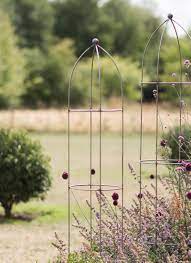 Gardening expert, carson arthur shows us how to make this beautiful wooden obelisk to put in your garden. Home At The Heart Barrington Obelisk By Garden Trading