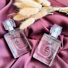 Tidak semestinya haruman yang dipakai orang lain sama kesannya dengan anda kerana faktor biologi dan hormon badan manusia. Ec Perfume Minyak Wangi Tahan Lama 12 Jam Shopee Malaysia