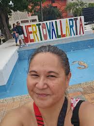 Could someone please take out all other people apart from the group of  ladies, thank you 😊