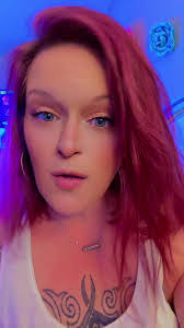 Shannon Mair's Instagram, Twitter & Facebook