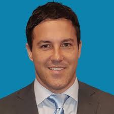 Samantha Makris's Instagram, Twitter & Facebook