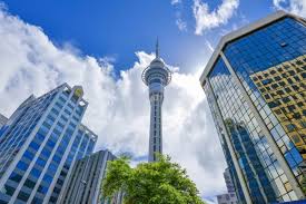 Im weltweiten ranking der städte mit der höchsten lebensqualität nimmt es seit jahren einen platz unter den top 5. Sky Tower In Auckland Neuseeland Franks Travelbox