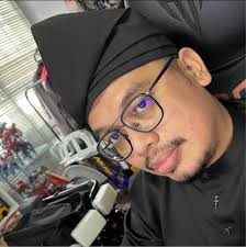 NAS-T sebagai Keluang Man versi Borhan. Mungkin itulah karakter, yang  beliau akan bawa dalam filem superhero ini nanti. Bukannya karakter Keluang  Man asal, kerana watak² lain seperti Ahmad (guru silat Borhan) dan