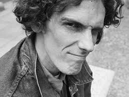 Luz Galathea, la "heredera" transexual de Spinetta que canta igual que el  Flaco