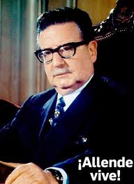 Allende and don Pablo through the great avenues