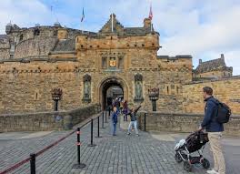 Edinburgh är huvudstaden i skottland, och den näst största staden i landet. Edinburgh Snapshots Skottlands Huvudstad 4 Let S Go Explore