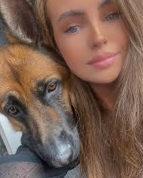 Lindsay Stephenson's Instagram, Twitter & Facebook