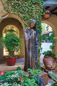 Beautiful artwork and galleries, plus many little shops with everything from pretty pottery and kitchenware, to choco. Tlaquepaque Arts Shopping Village