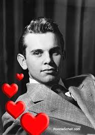 Todd Lipton's Instagram, Twitter & Facebook