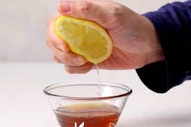 Pertama campur 1 sendok air lemon, 1 sendok teh madu, dan 2 putih telur. Sudah Coba Minum Air Lemon Campur Madu Ini 5 Khasiat Menyehatkannya