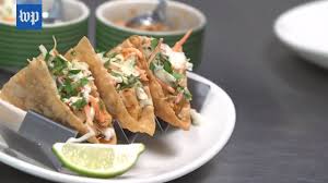 These fun crunchy taco cups are made in a muffin tin with wonton wrappers! Applebee S Chicken Wonton Tacos Youtube