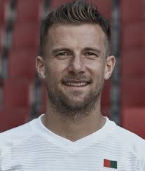 Daniel Baier bleibt Kapitän beim FC Augsburg, von den Rückkehrern punktet  Jan-Ingwer Callsen-Bracker