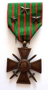 Croix de la valeur militaire. La Croix De Guerre Une Medaille De Bronze Pour Les Braves Grande Guerre Territoriaux Bretons Et Normands Du 87 Dit