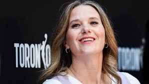 Cynthia Cavanagh's Instagram, Twitter & Facebook