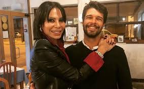 Depois de ter iniciado a sua atividade nas redes sociais, com contas no instagram e twitter. Jose Castelo Branco Da Show Com O Filho Em Cima Do Palco Momento Epico Com Perucas A Mistura Video Vip Pt