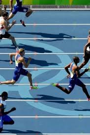 400 metros planos es la ltima de las llamadas carreras de velocidad caractersticas es la ltima carrera de velocidad, situada entre estas y las de medio fondo, al tener la pista forma de valo, se hace necesario correr utilizando el handicap, lo cual es adelantar el resto de los bloques de partida. Colombia Tiene Motivos De Sobra Para Ilusionarse En Los 400 Metros