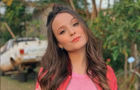 Actress and singer ✨♑️ assessoria de imprensa: Larissa Manoela Apareceu Com O Cabelo Laranja E Nos Estamos Chocadas Capricho