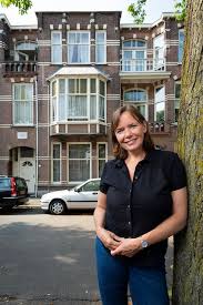 Met al drie zonen in huis was het. Vivian Boon Groeide Op In Het Epicentrum Van De Indische Cultuur Hele Gelukkige Jeugd Gehad Den Haag Ad Nl