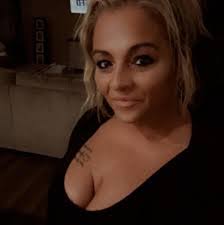 Tina Younce's Instagram, Twitter & Facebook