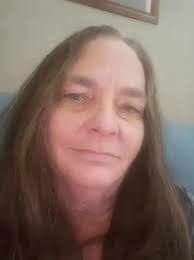 Leslie Hibbard's Instagram, Twitter & Facebook