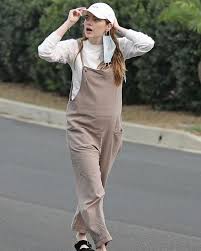 Emily jean stone (emma stone) was born on november 6, 1988, in scottsdale, arizona, to krista jean s. Emma Stoun Beremenna Zirki Info