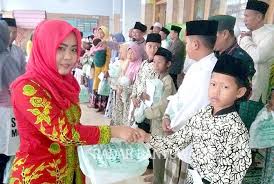 Rsnu Mangir Bagikan 350 Bingkisan Baju Lebaran Untuk Anak Yatim