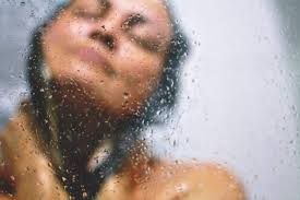 Professionals recommend waiting between 48 and 72 hour to wash your hair after dyeing it. How Long To Wait To Wash Hair After Dyeing Living Gorgeous