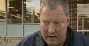 Quick-thinking CVS pharmacist saves customer